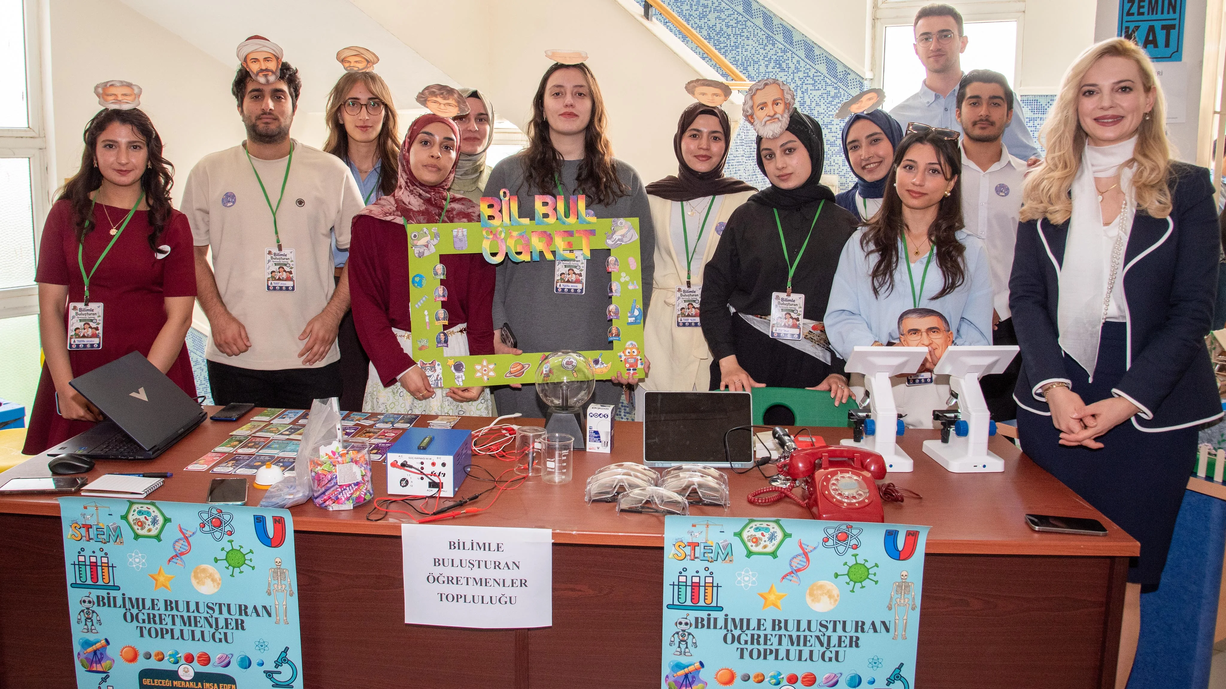Öğretmen adayları, materyal şenliğinde ilkokul öğrencileriyle buluştu